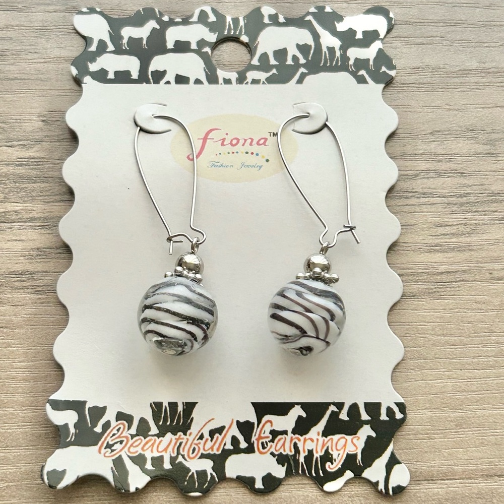 NWT Fiona Zebra Print Glass Bead Dangle Earrings - Picture 4 of 4